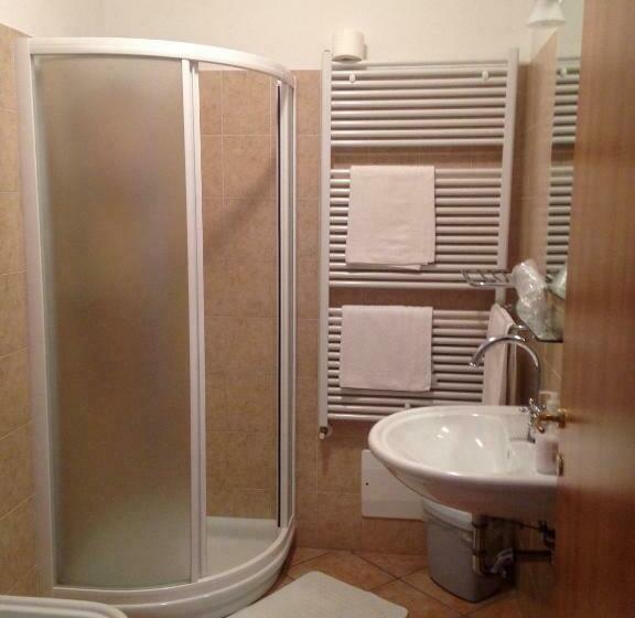 豪华湖景房, Garni Marika