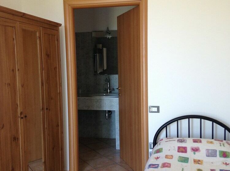 标准单人间, Garni Marika