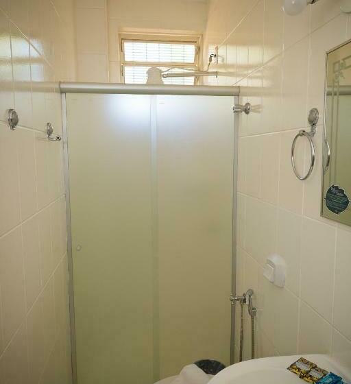 豪华三人间, Real Palace