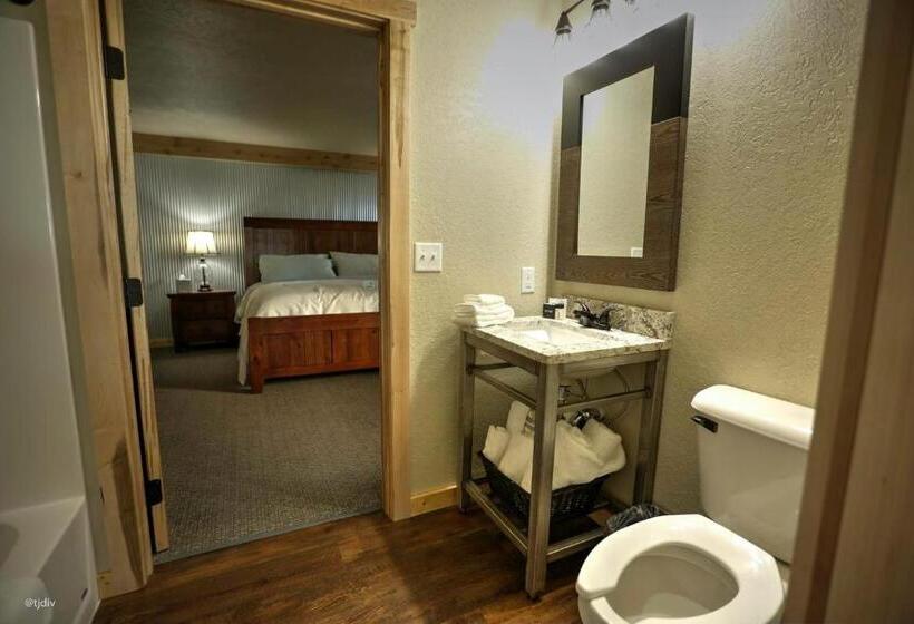 带大床的复式套间, Roam Inn