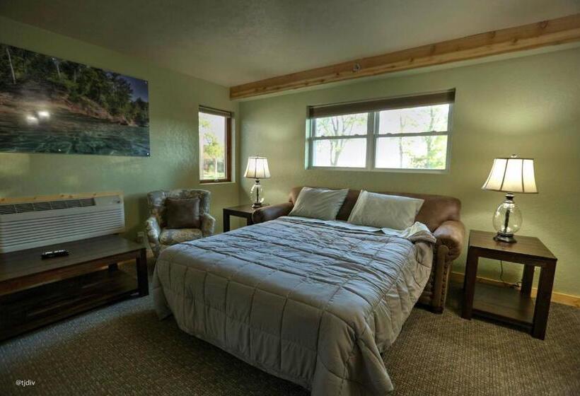 带大床的复式套间, Roam Inn