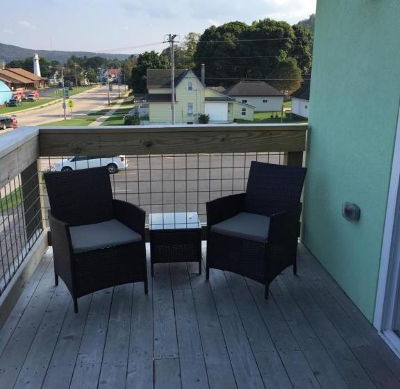 带大床的标准间, Roam Inn