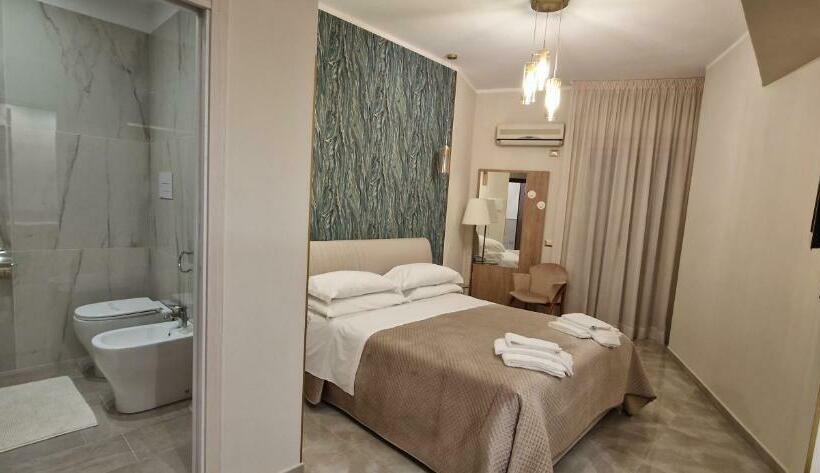 Номер Стандарт Вид на Море, Sole