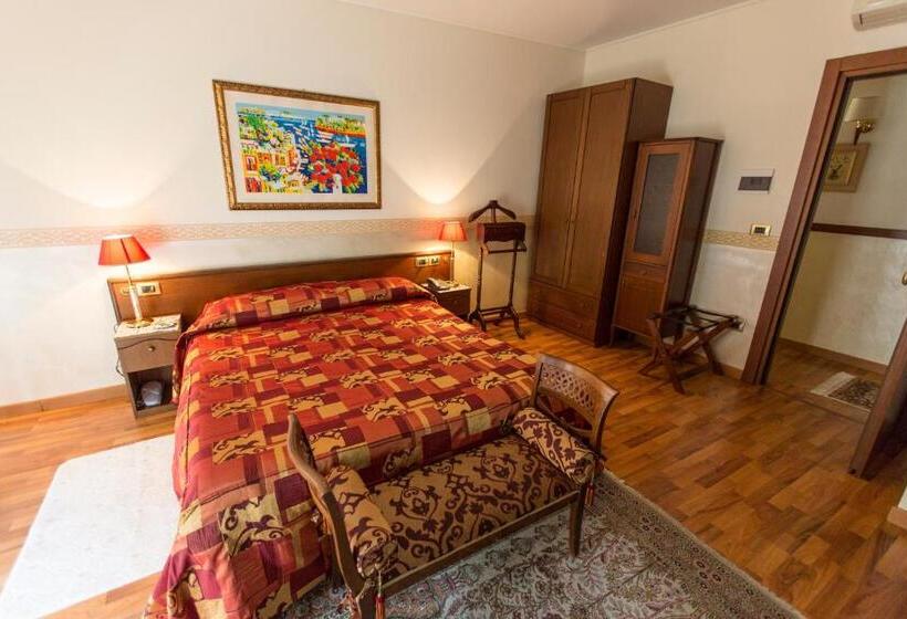 Полулюкс, Sole