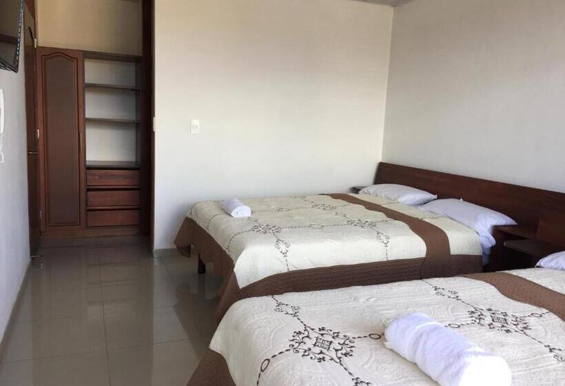 Четырехместный Номер Стандарт, Universal