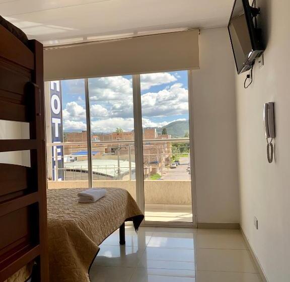 Четырехместный Номер Стандарт с Балконом, Universal