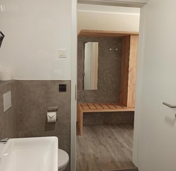 חדר סטנדרט מותאם לאדם עם מוגבלויות, Landgasthaus Hotel Eggert