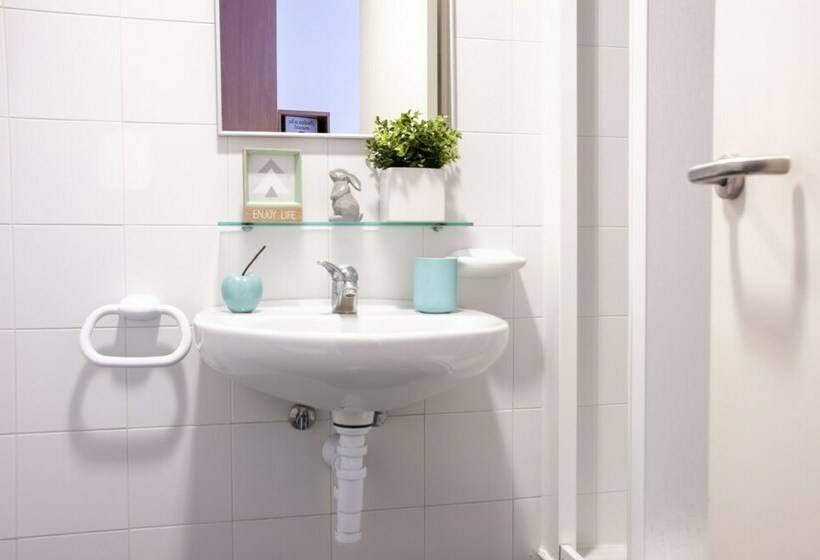 استودیوی استاندارد, Residencia Tomás Alfaro Fournier