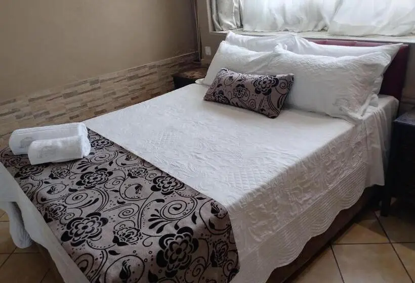 Standard-huone, Ditsaleng Bed And Breakfast