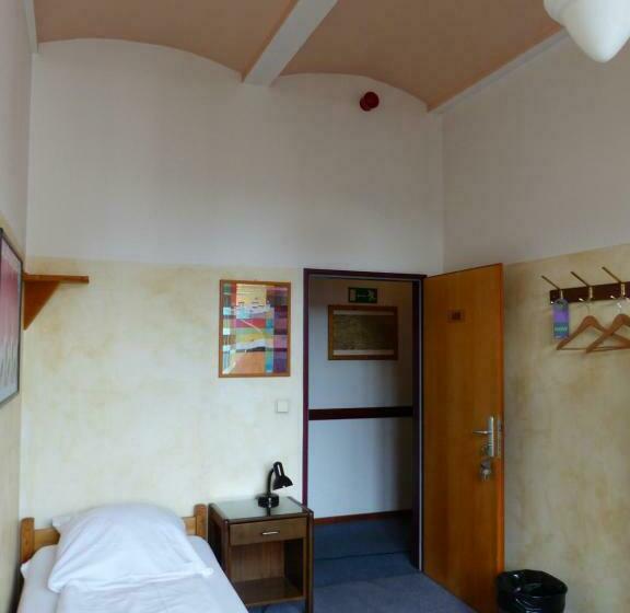 اتاق استاندارد یک تخته با سرویس بهداشتی مشترک, Die Fabrik Hostel