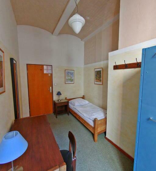 اتاق استاندارد یک تخته با سرویس بهداشتی مشترک, Die Fabrik   Hostel