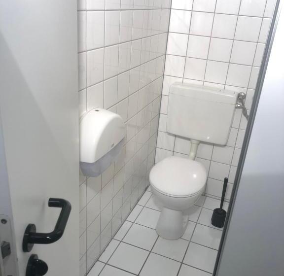 تختخواب در اتاق مشترک, Die Fabrik Hostel