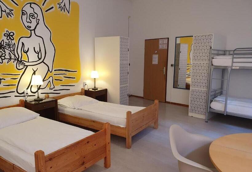 تختخواب در اتاق مشترک, Die Fabrik Hostel