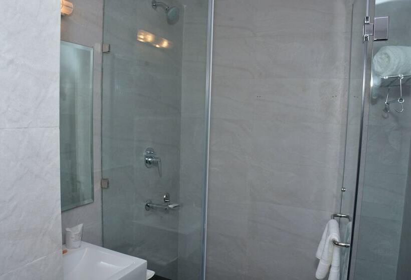 Executive Rum, Hide Away Suites