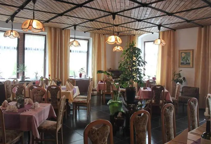 Standard Yhden Hengen Huone, Pension Und Restaurant Die Burg