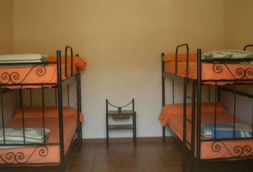 Vuode Makuusalissa, Pensión Albergue A Pedra