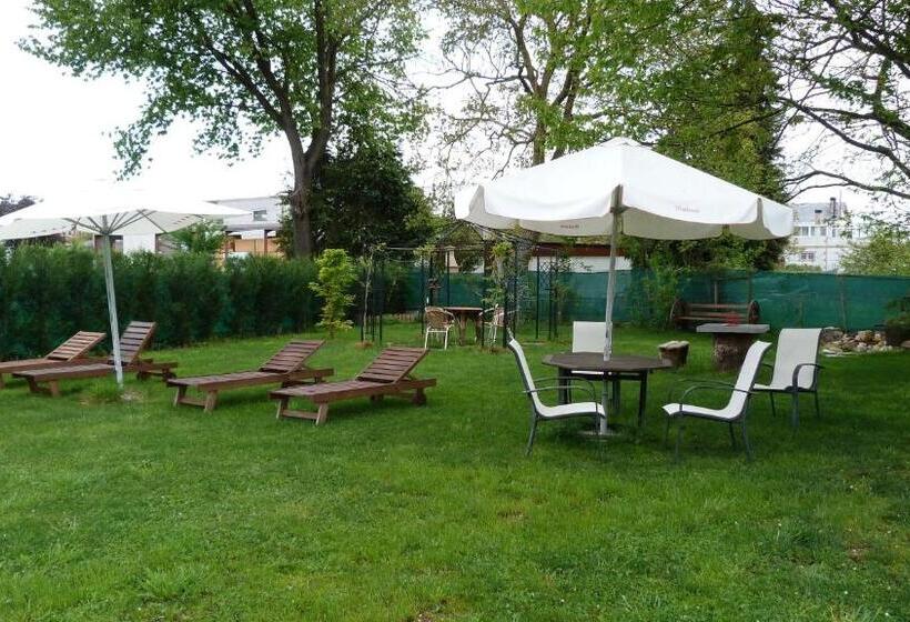 공동 객실, Pensión Albergue A Pedra