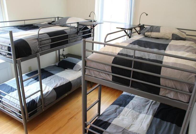 ルームシェアのワンベッド, Auberge De Jeunesse Magog Orford Hostel