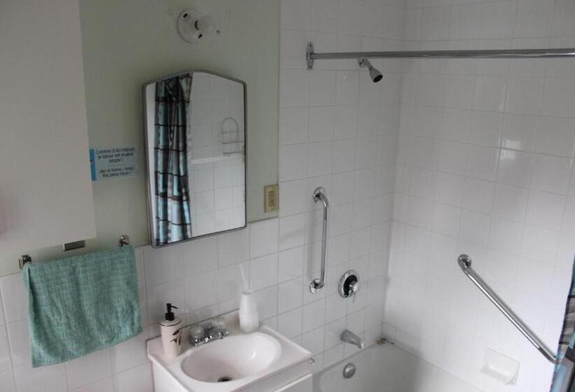 Четырехместный Номер Стандарт, Auberge De Jeunesse Magog Orford Hostel