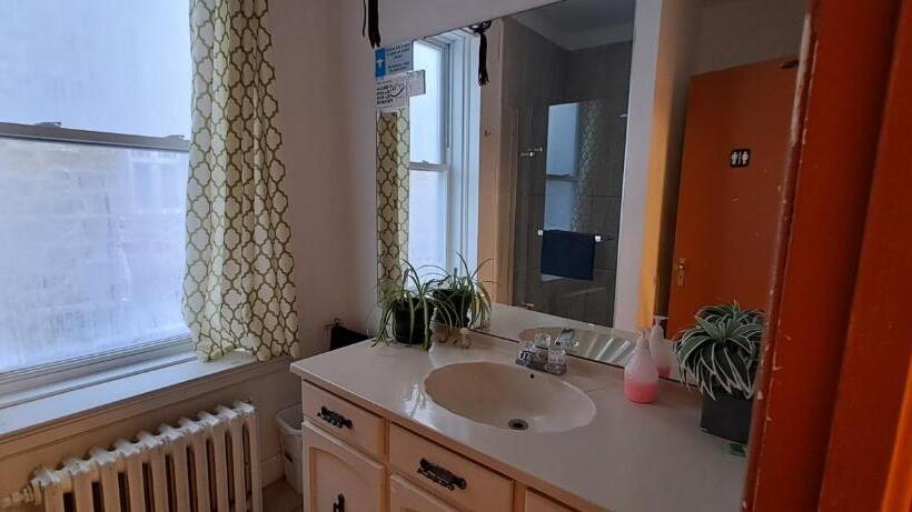 スタンダードシングルルーム, Auberge De Jeunesse Magog Orford Hostel