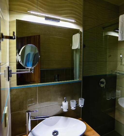 デラックスルーム, Madison Village