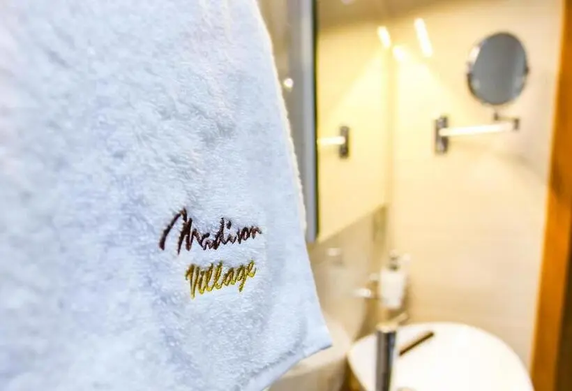 家族用アパートメント, Madison Village