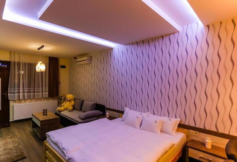 家族用アパートメント, Madison Village