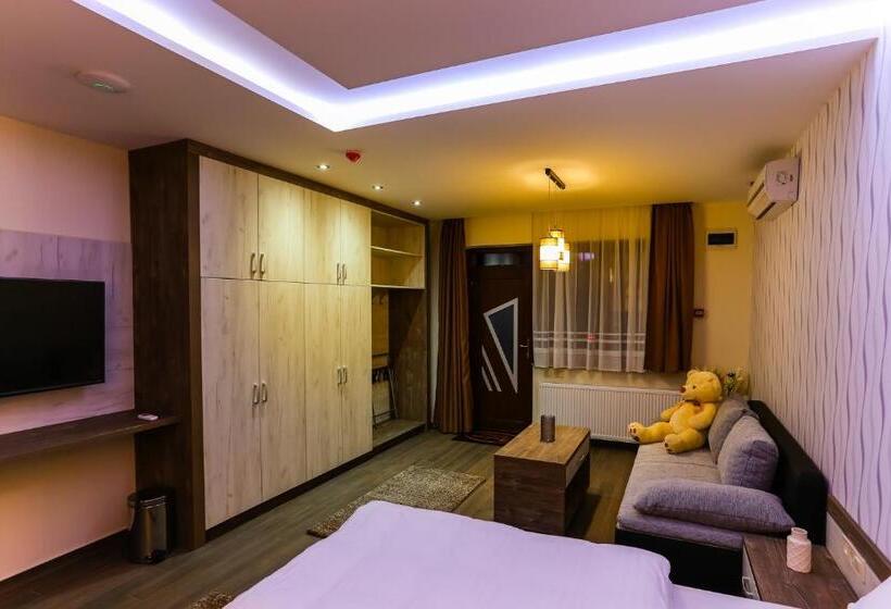 家族用アパートメント, Madison Village