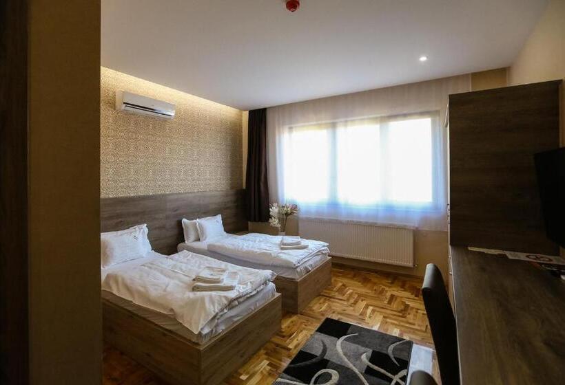 Номер Deluxe, Madison Village
