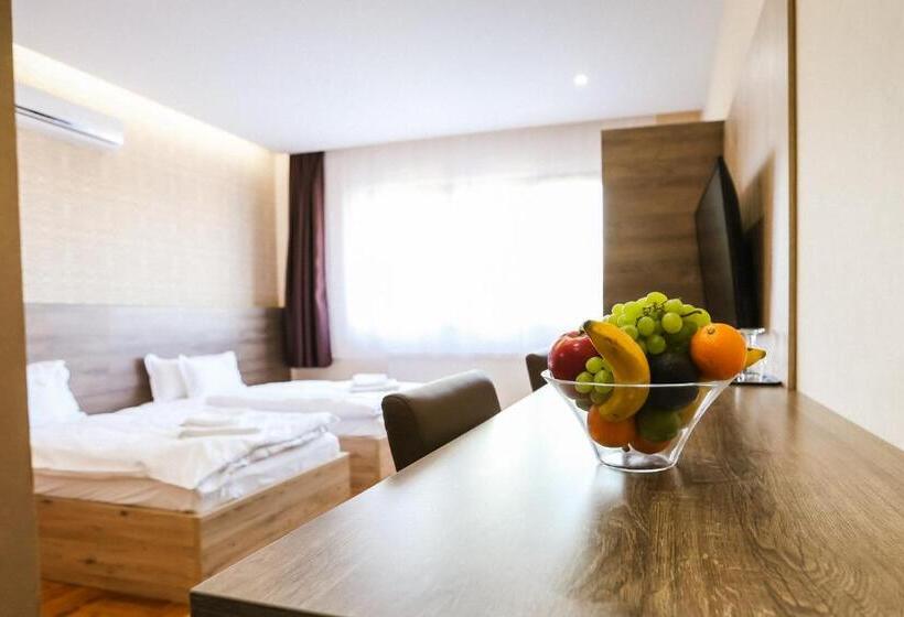 디럭스 룸, Madison Village