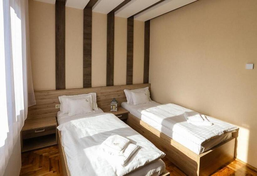 デラックスルーム, Madison Village