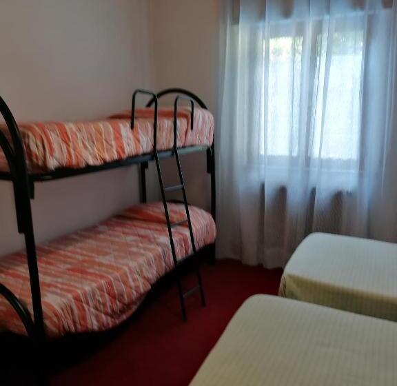 غرفة قياسية ثلاثية, Club 21