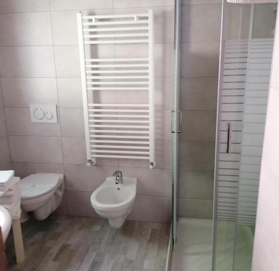 חדר סטנדרט לארבעה, Club 21