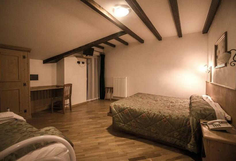 חדר סטנדרט לשלושה עם מרפסת, Garni Il Muretto