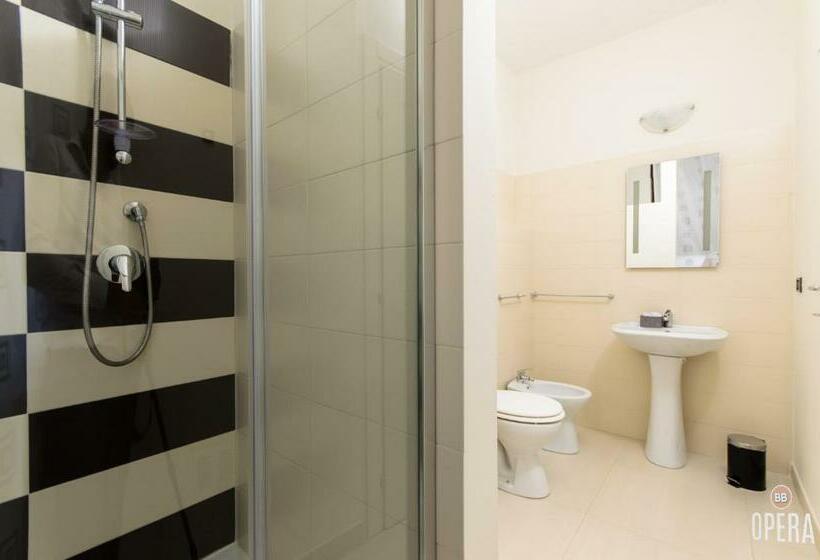 اتاق اکونومی, Opera B&b