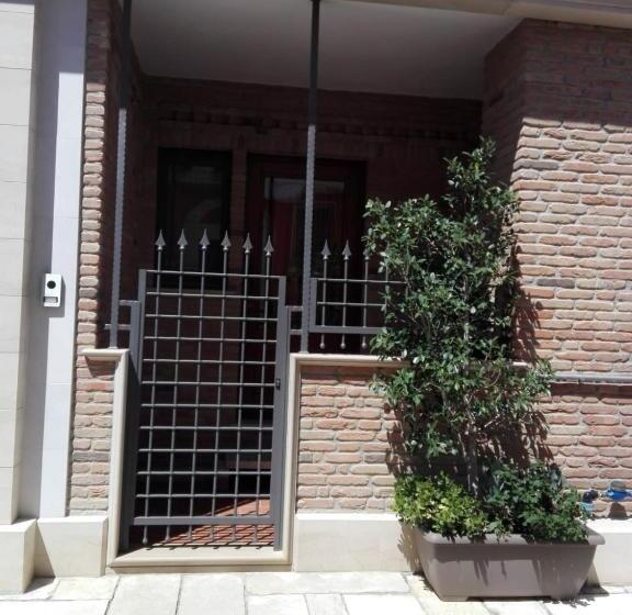 استودیو خانوادگی, B&b Casa Dilillo