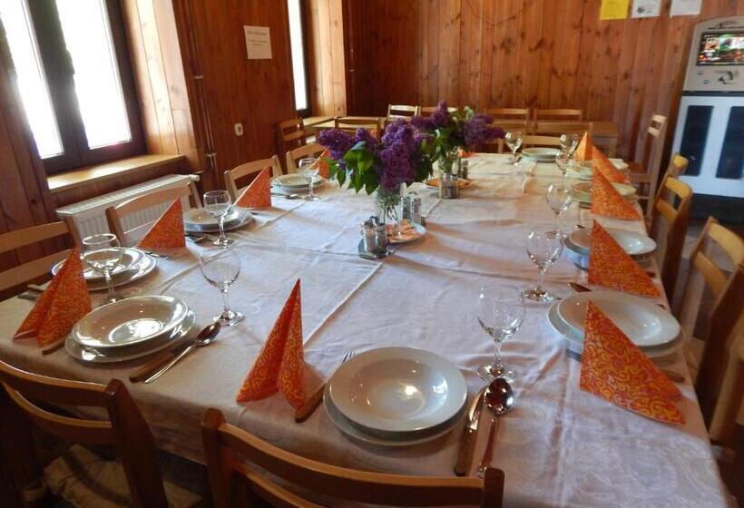 اتاق اکونومی, Sport