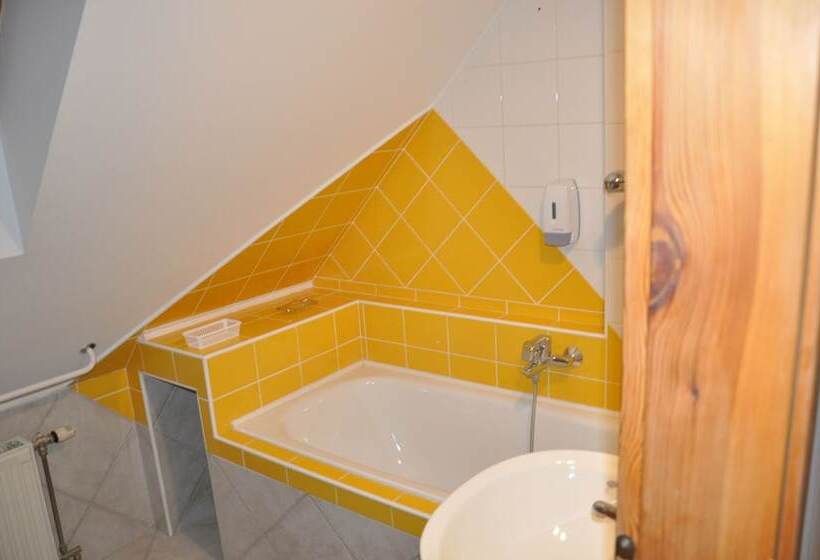 اتاق خانوادگی, Sport