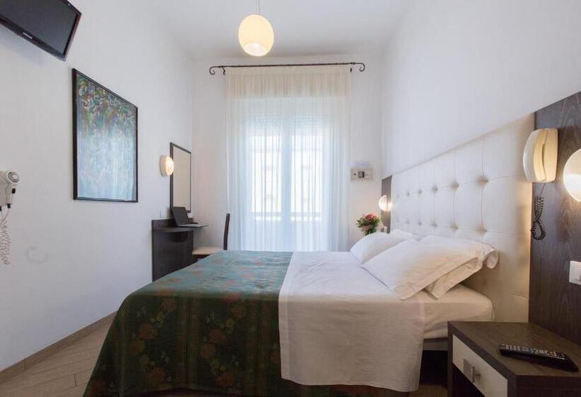 标准间, La Capinera