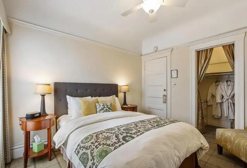 اتاق اکونومی, Parker Guest House