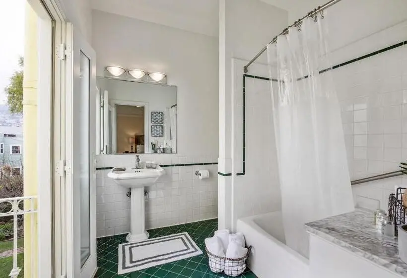 اتاق لوکس با تخت بزرگ, Parker Guest House