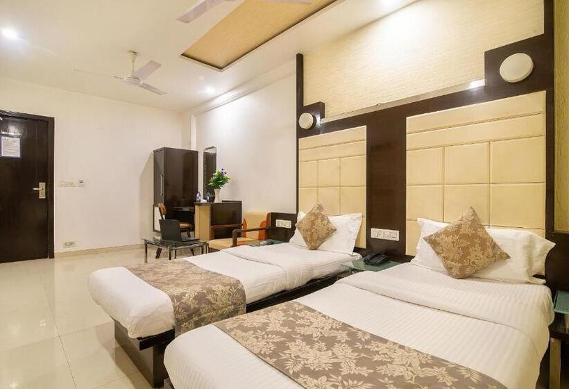 高级大房间, Satkar