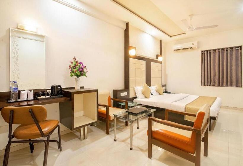 高级大房间, Satkar