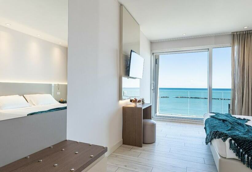 带海景的带双人床的标准间, Savini