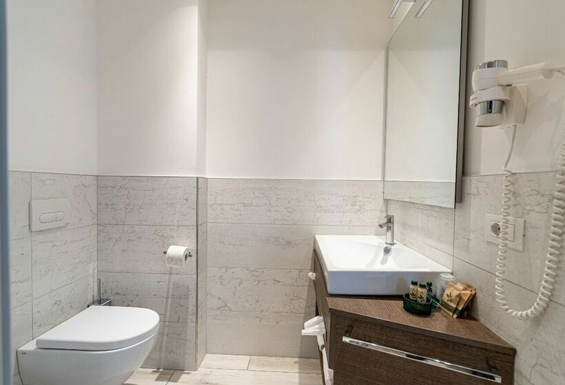 带海景的带双人床的标准间, Savini