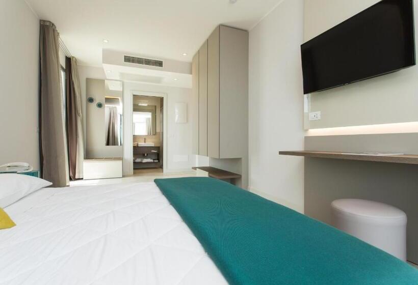 海景标准间带阳台, Savini