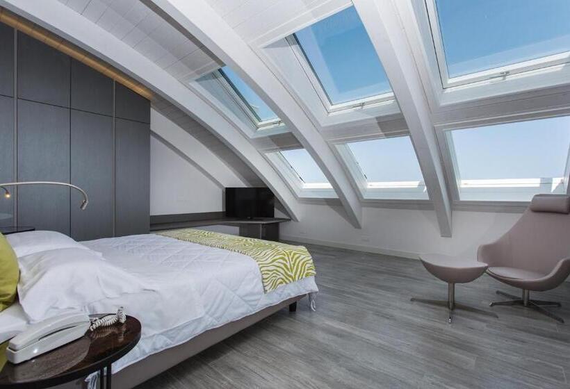 바다 전망 스위트, Savini