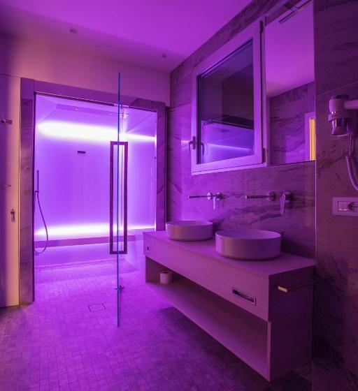 바다 전망 스위트, Savini