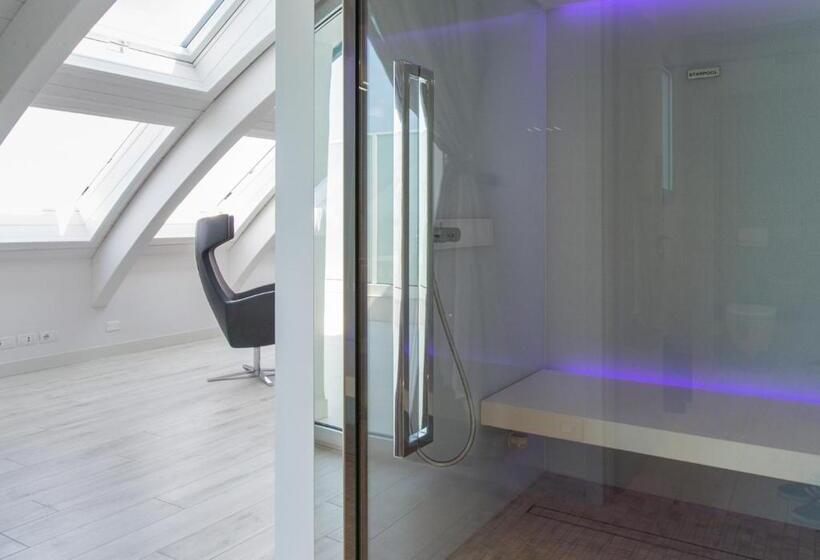 סוויטת דלוקס נוף לים, Savini