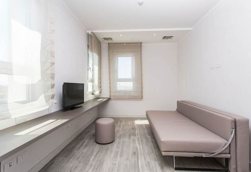 带海景的复工套房, Savini